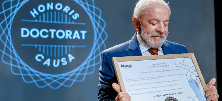 Lula recebe título de Doutor Honoris Causa em Paris e exalta educação