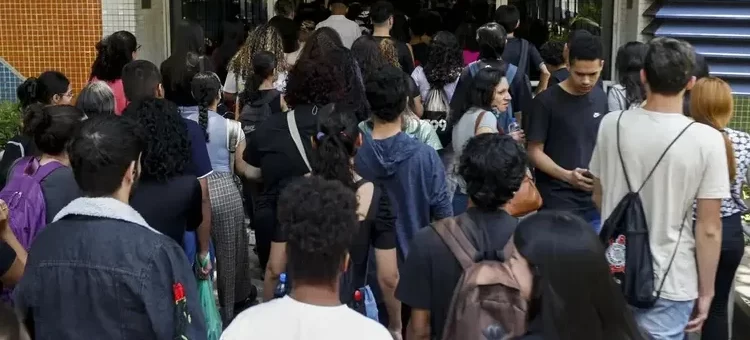 Lula sanciona lei que amplia para 30% cotas para negros em concursos