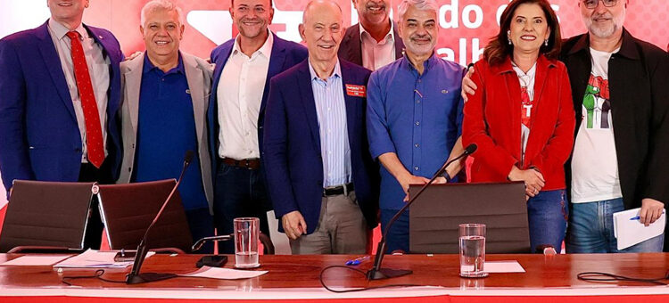 Candidatos à presidência do PT apresentam propostas em debate na sede do partido