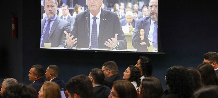 Rumo à cadeia: Bolsonaro confessa ter discutido estado de sítio com militares