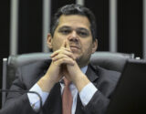 ‘Sentado’ na PEC da Segurança, Alcolumbre tende a avançar no Senado com fim da 6×1 devido a pressões