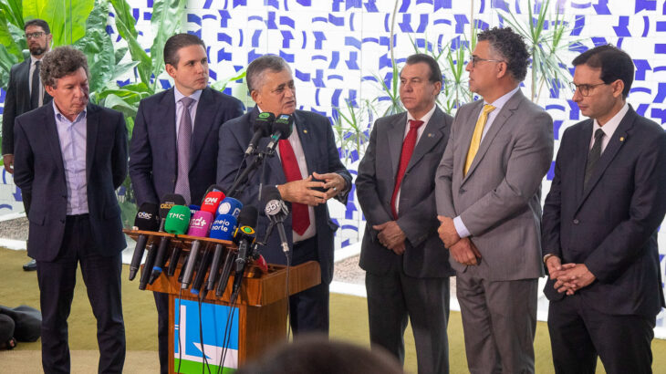 Acordo garante redução da jornada para 42h agora e 40h em 2027