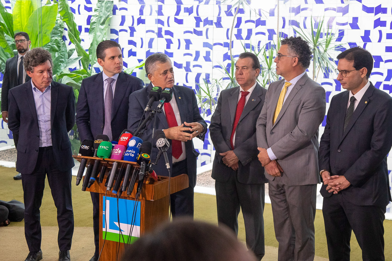 Acordo garante redução da jornada para 42h agora e 40h em 2027