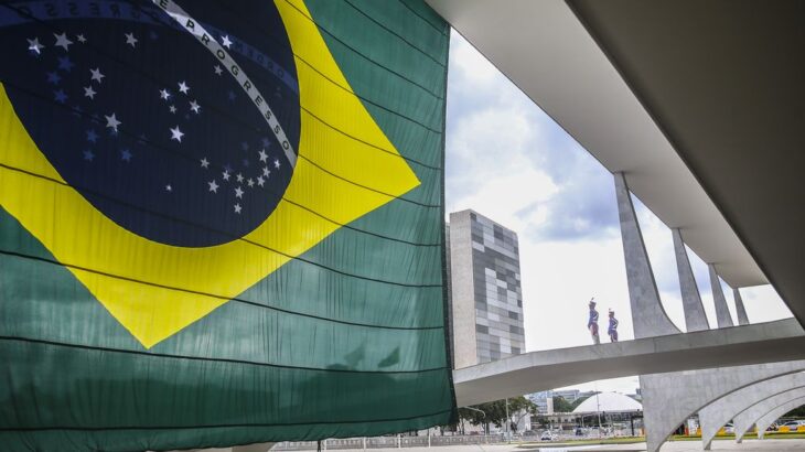 PT e governo reagem às tarifas dos EUA e defendem a soberania brasileira