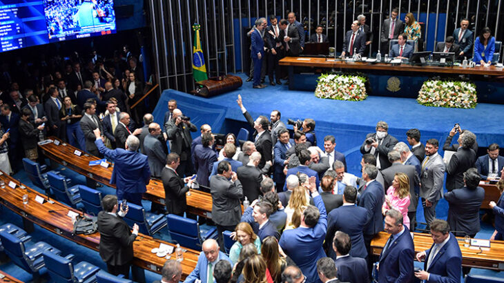 Corrida contra o tempo para o fim da escala 6×1