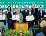 Lula assina decretos para baratear conta de luz e acelerar transição verde