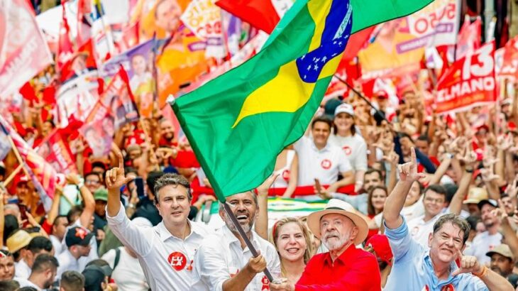 Lula arrasta multidão em Fortaleza e defende democracia e fim das bets