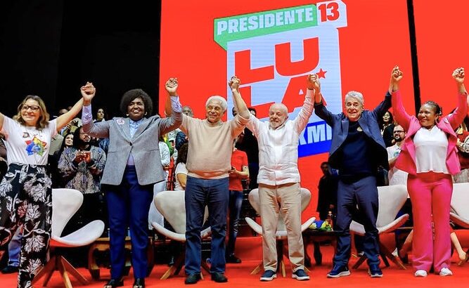 Ao lado de artistas no Rio, Lula propõe políticas permanentes e revolução cultural nas periferias