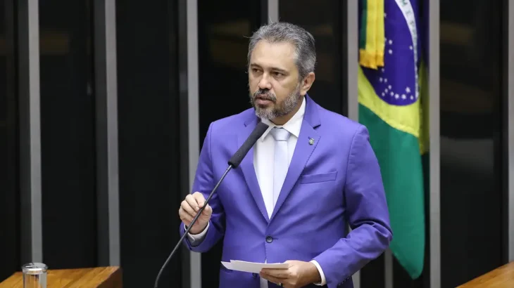 Ceará reelege Elmano governador no primeiro turno